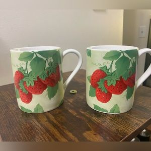 VTG Discontinued Corelle Mugs with Strawberry Print Set of 2 Ceramic Vintage